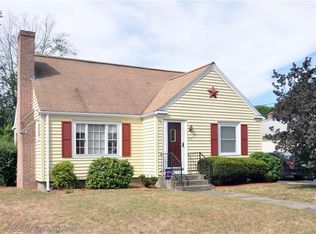 160 Maplecrest Dr, Pawtucket, RI 02861