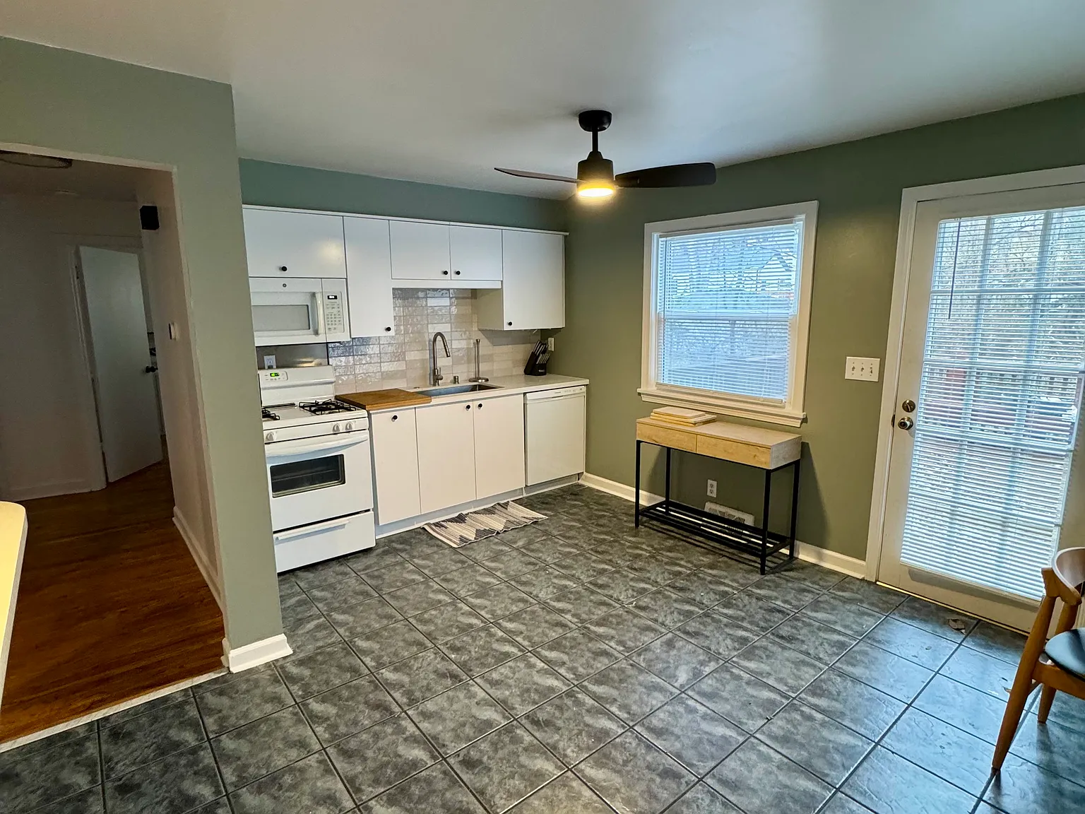 2 bed, 1100 sqft, $1,595 — Photo 4