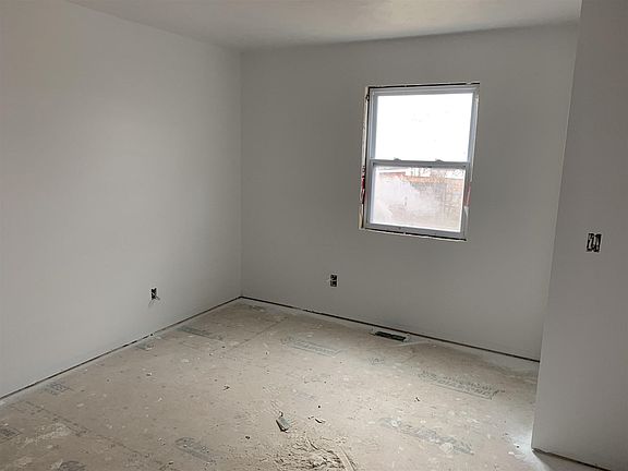 5th image of 1103 N Jackson St