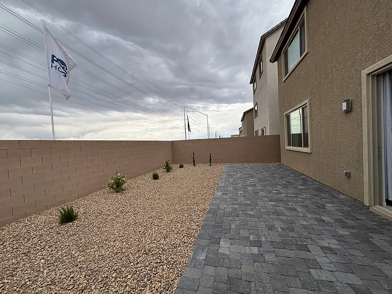 W Quail Ave — Photo 36