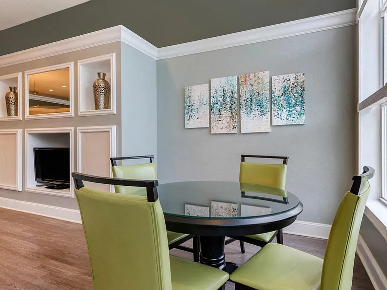 Woodhill Apartments — Photo 26