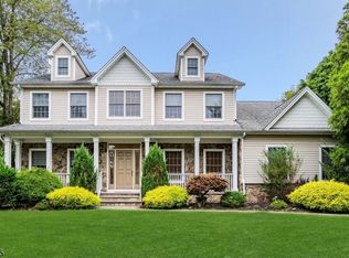 1 Cherry Blossom Ln, Scotch Plains, NJ 07076