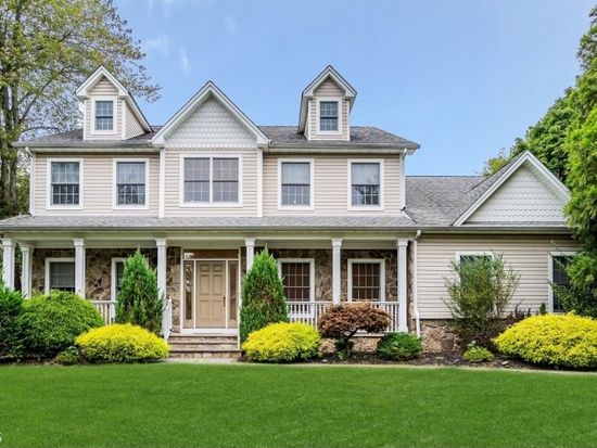 1 Cherry Blossom Ln, Scotch Plains, NJ 07076