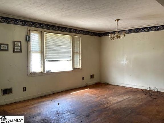 4th image of 10 Fairlawn Cir