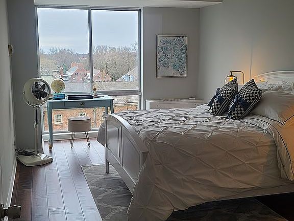 5th image of 2401 Pennsylvania Ave APT 709