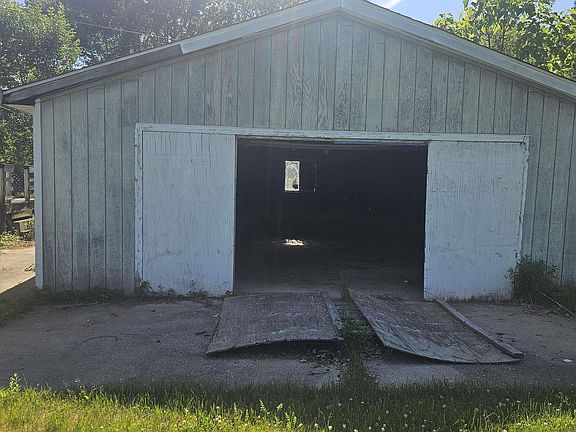 4th image of 999 N Cass Ave