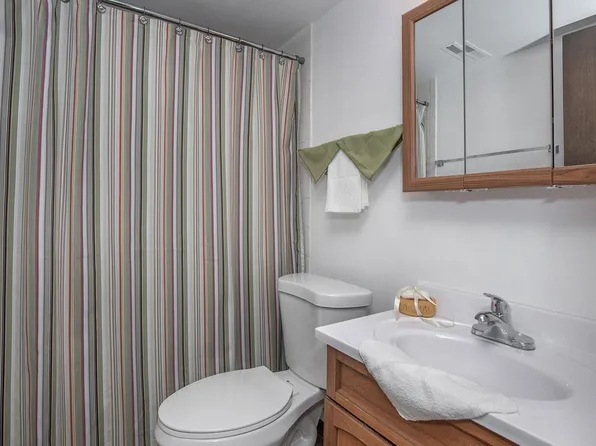 Jebens Court Apartments, 2415 Jebens Ave APT 9, Davenport, IA 52804