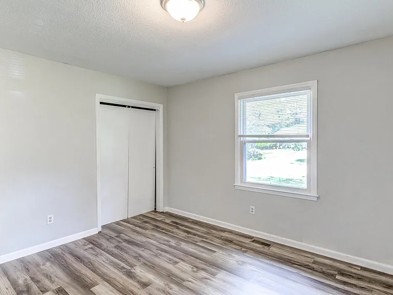 4505 Castlebar Dr — Photo 9