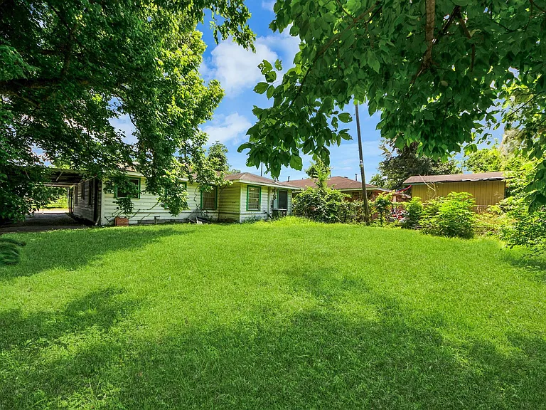 3214 Tuam St — Photo 37