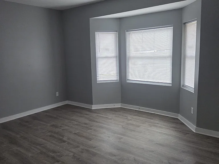 133 W 5th St — Photo 2