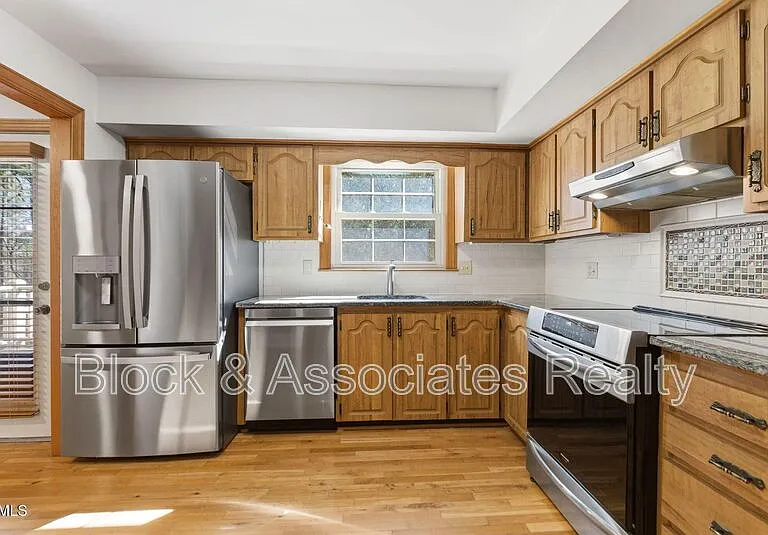 1200 Boxwood Ln — Photo 4