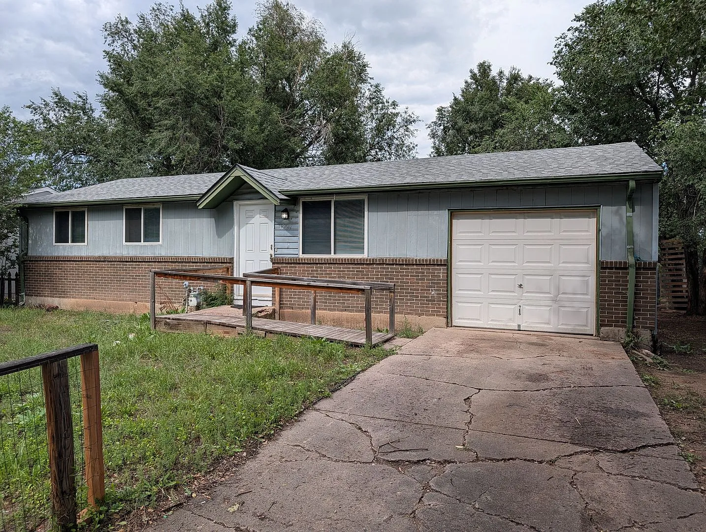3 Bed / 1 Bath with Big Backyard - Available Now! — Photo 1