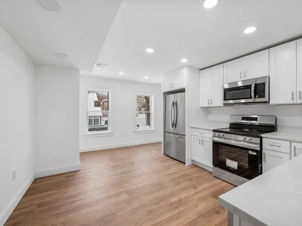 18 Main St, Ashburnham, MA 01430