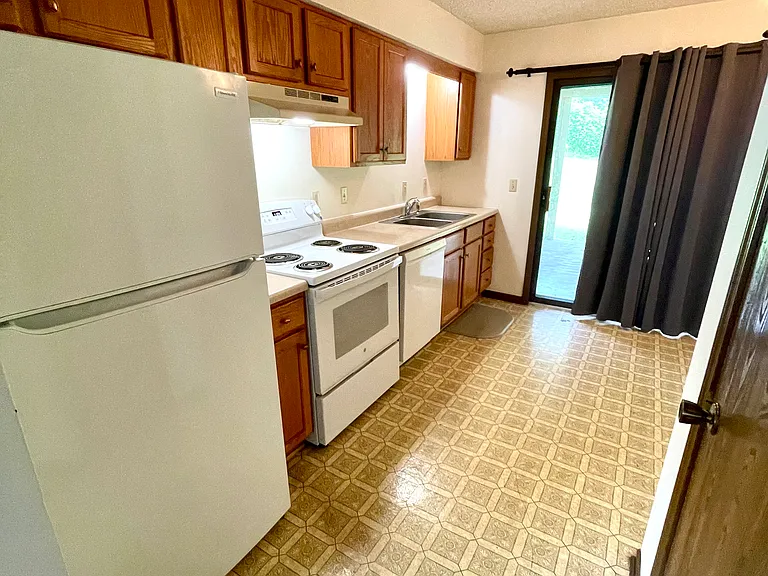 4515 W Millbrook Dr #E — Photo 5
