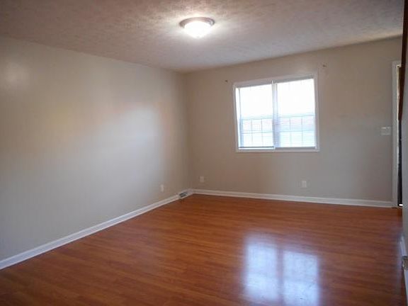 3rd image of 405 Ketron Ln
