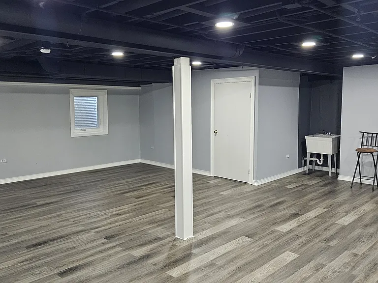 121 Hampton Ave — Photo 27