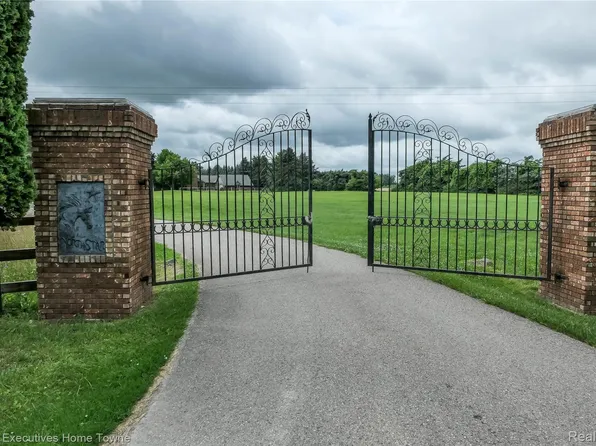 7227 Avoca Rd, Clyde, MI 48049