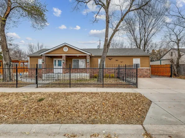 2970 S Sayles Ct, Wichita, KS 67210