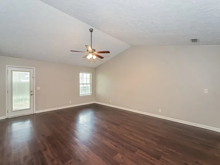 2911 Boyle Ct — Photo 3