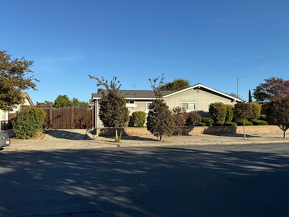 Side View - Corner Lot