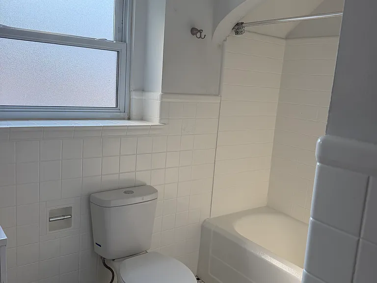 Upstairs full bathroom
