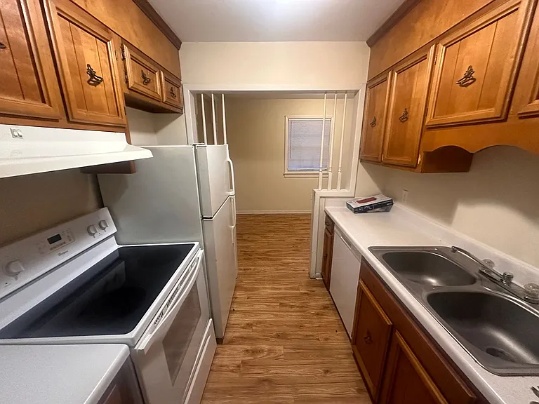801 Montclair Dr — Photo 11