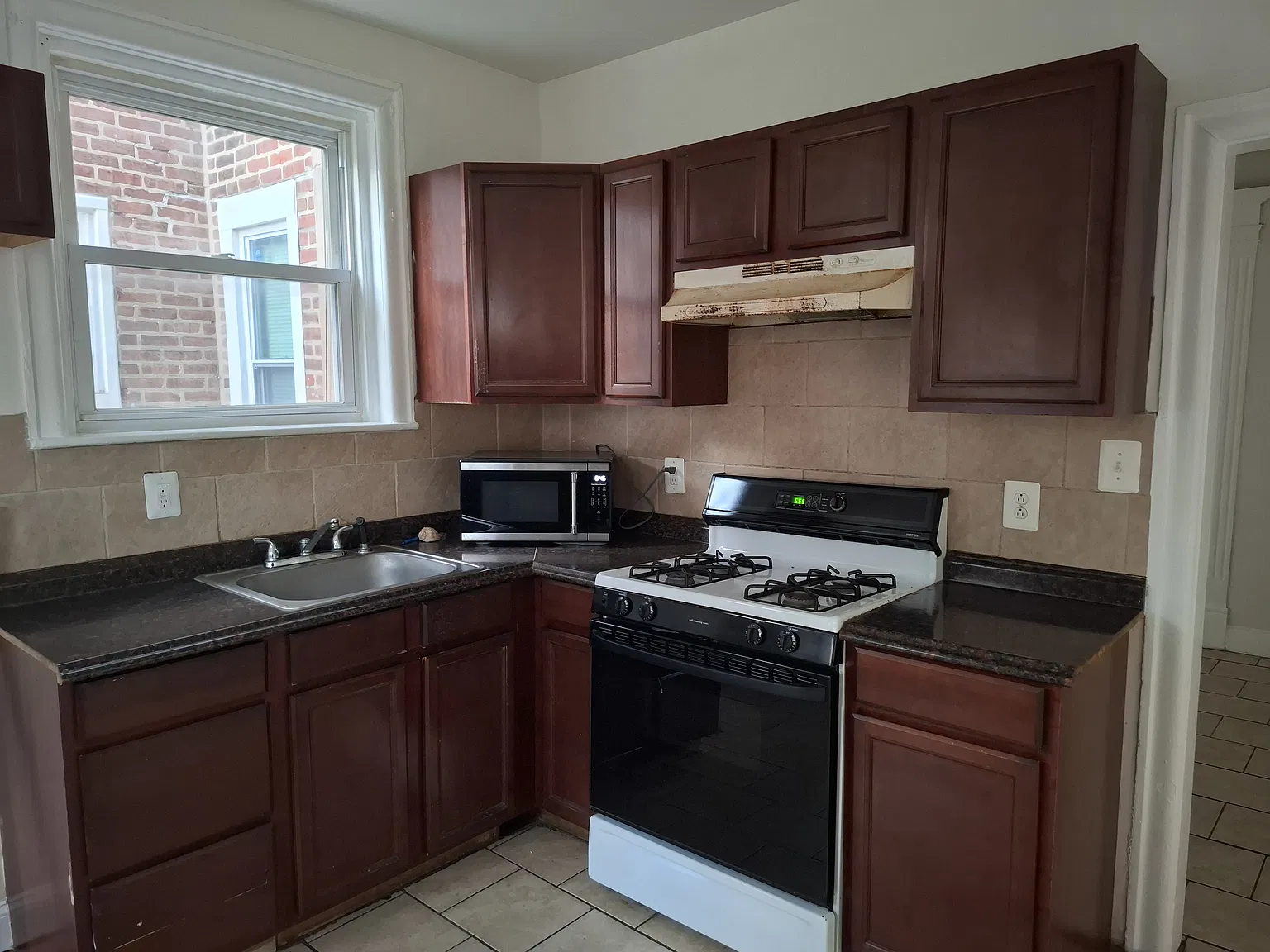 1826 Sulis St — Photo 3