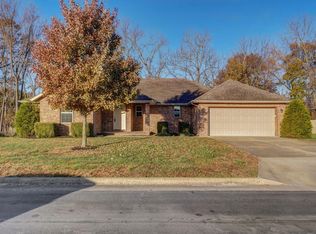 1289 S Mahn Ave, Springfield, MO 65802