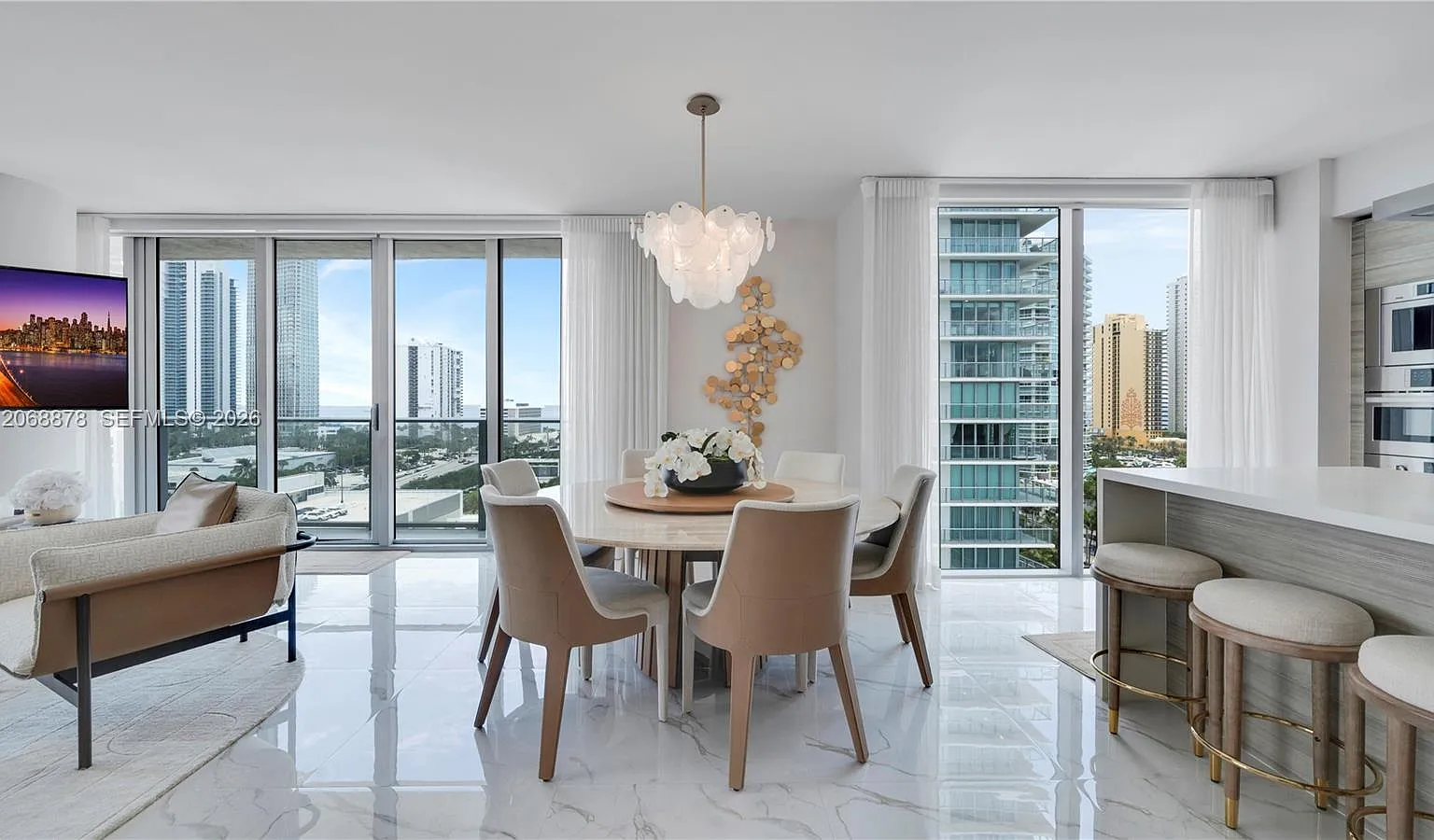 Parque Towers Condo — Photo 4