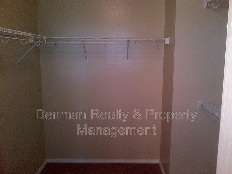 5725 S 32nd Ln — Photo 14