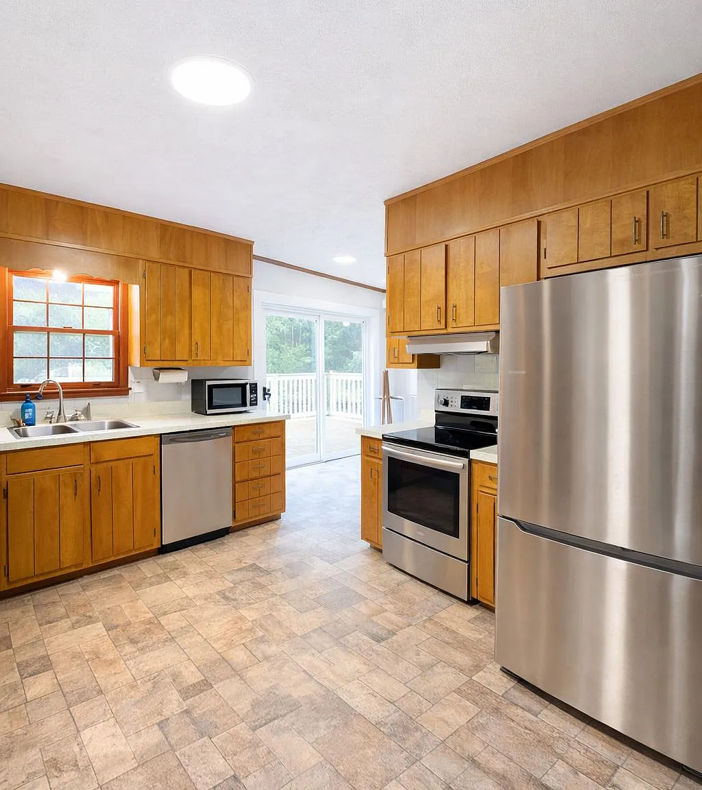 4 bed, 3.0 bath, 2800 sqft, $711 — Photo 3