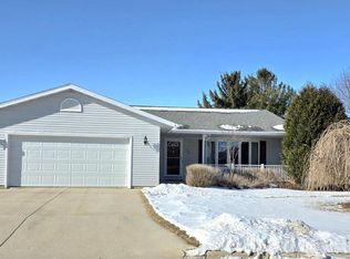 129 Chippewa Dr, Sheboygan Falls, WI 53085