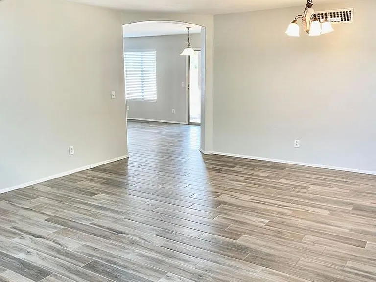 9820 W Pioneer St — Photo 8