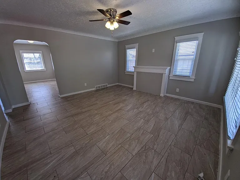 2070 Monroe Blvd — Photo 13