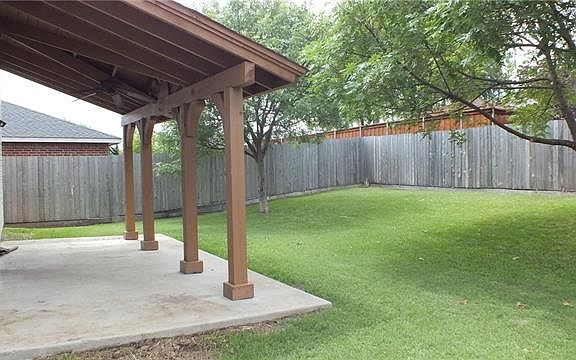 3rd image of 2325 Maple Dr