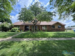 2946 Camelot Dr, Oregon, OH 43616