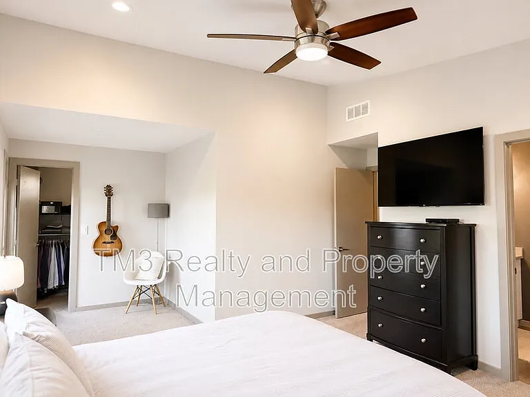 2436 Forest Ave — Photo 24