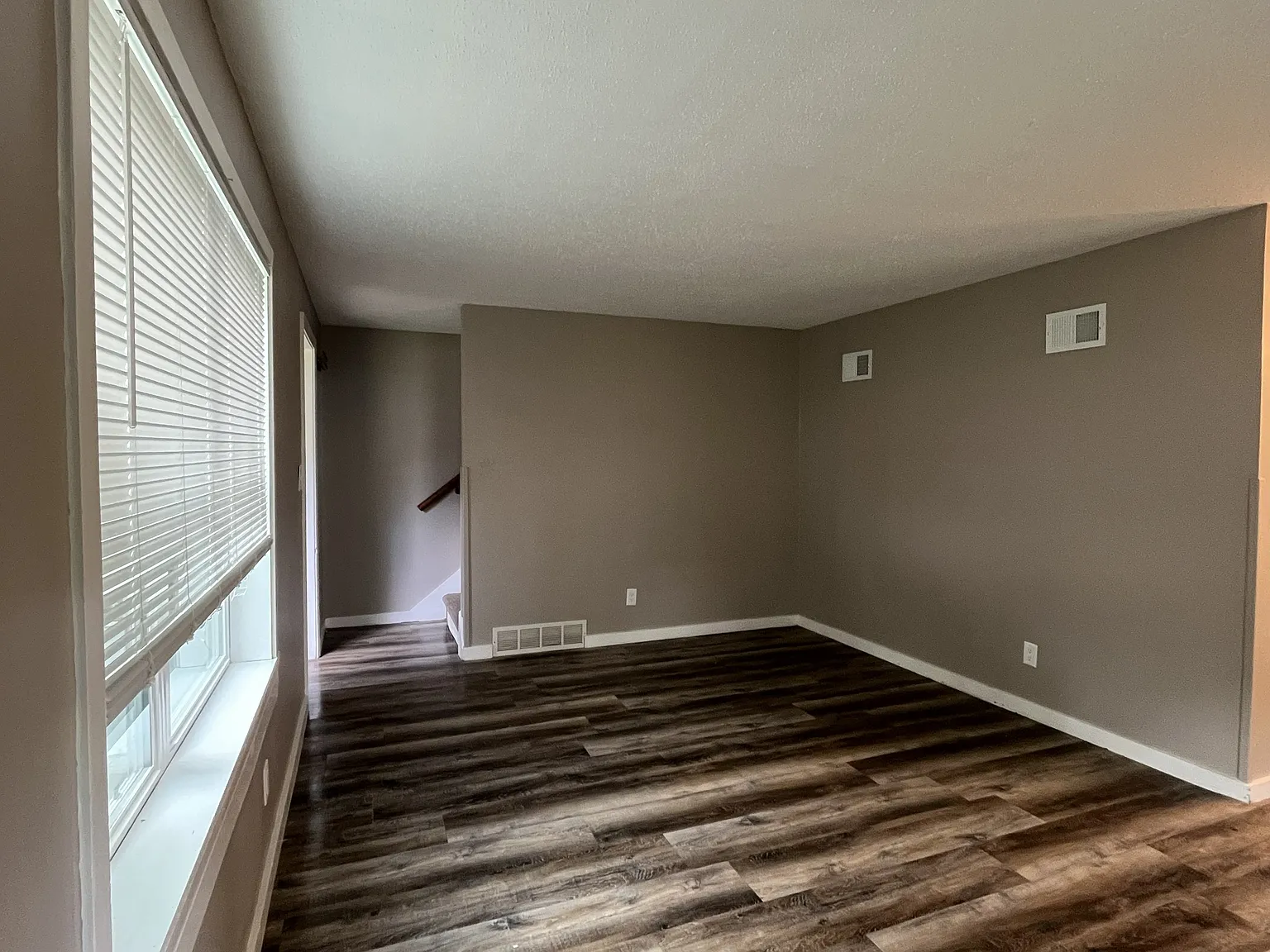 2 bed, 1000 sqft, $1,399 — Photo 1