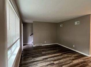 1817 S Hawthorne Ave, Sioux Falls, SD 57105