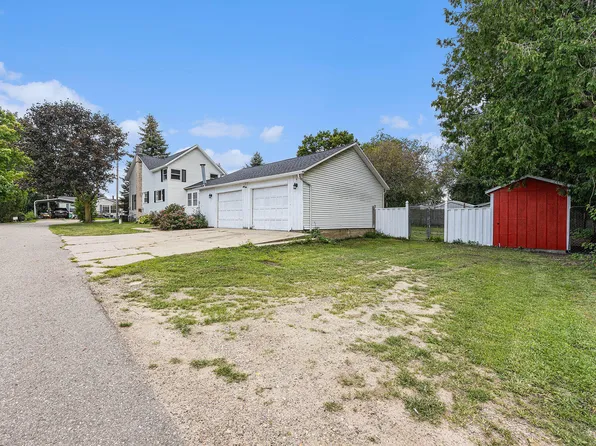 77 2nd St S, Kent City, MI 49330