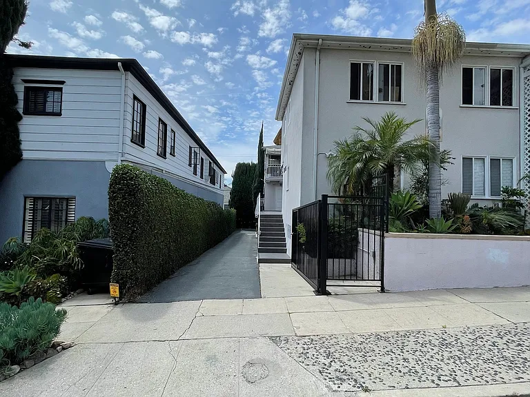 1945 Palmerston Pl — Photo 1