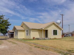 411 NW 3rd St, Seminole, TX 79360