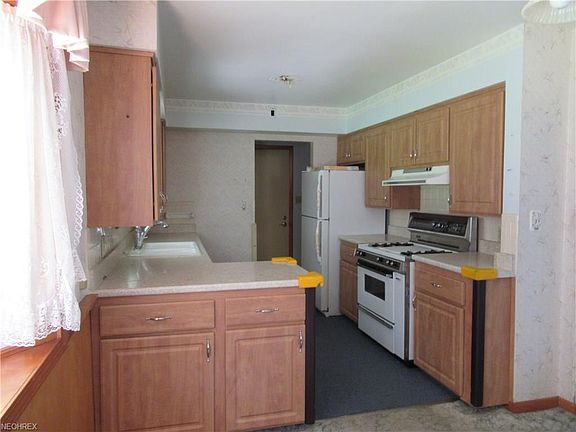 4th image of 1012 Florence Dr