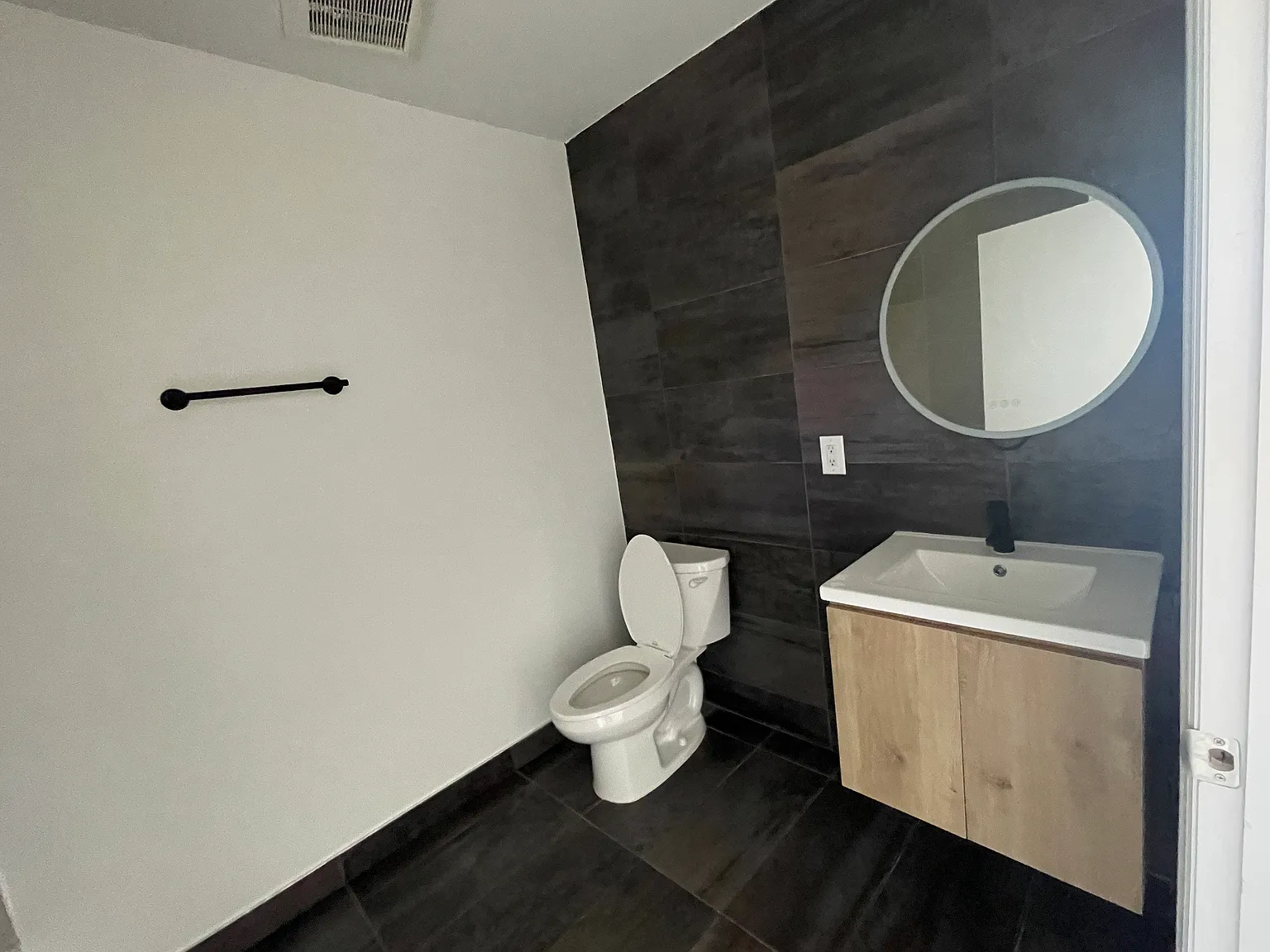 1 bed, $2,044 — Photo 4