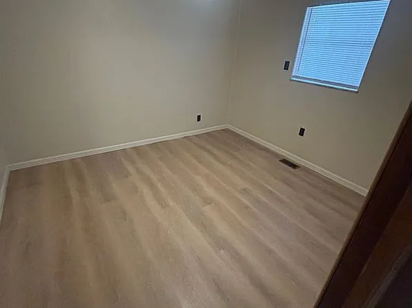 155 2nd St, Poca, WV 25159