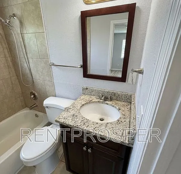 740 W Robinson St #UPPER — Photo 5