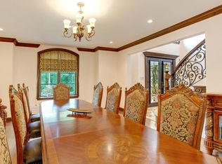 37 Meadowood Ln, Glen Head, NY 11545