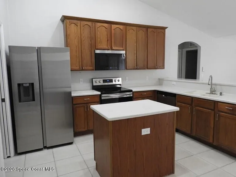 3115 Tropical Cir SE — Photo 2