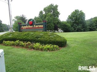 1 Wadsworth Dr, Jacksonville, IL 62650