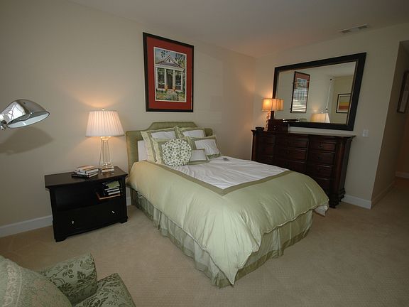 2nd image of 800 High St APT 206